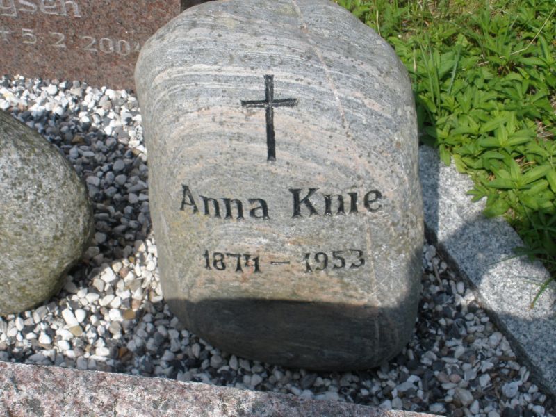 Anna Knie.JPG